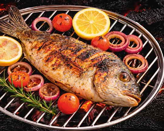 Dorade auf dem Grill