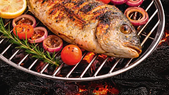 Dorade auf dem Grill